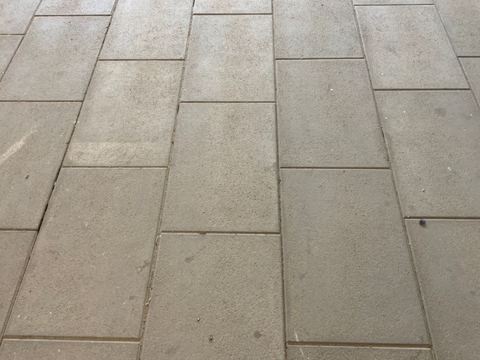 Bodenbelag, außen, gepflastert